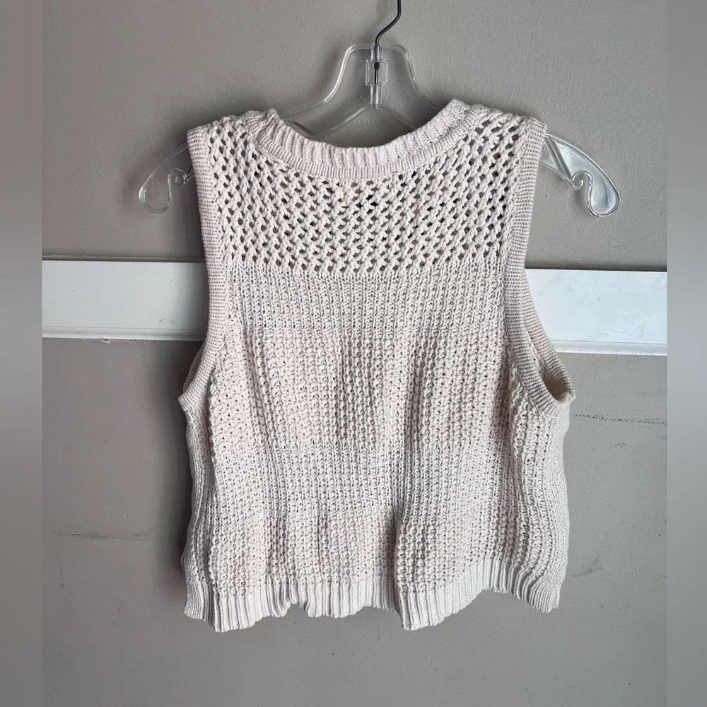 Universal Thread Cream Cropped Knit Sleeveless Sweater Vest - Picture 2 of 3